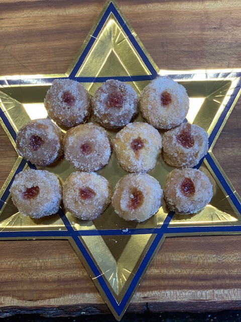 Read more about the article Hanukkah Recipe: Bonnie Stern’s Baked Mini Jelly Donuts